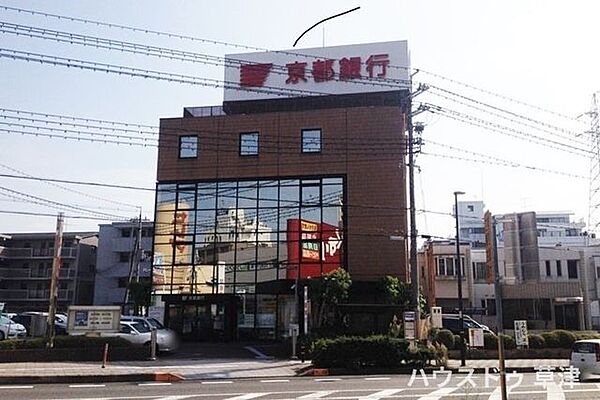 【京都銀行瀬田支店】JR東海道本線瀬田駅の南口から徒歩5分、国道1号線沿いにあります。営業時間は、窓口平日9:00～15:00、ATMは曜日に関わらず8:00～21:00です。専用駐車場あり…