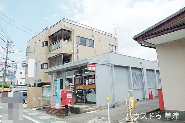 【瀬田大江郵便局】JR瀬田駅から徒歩10分、大江四丁目交差点近くに立地します。営業時間は、窓口平日9:00～17:00、ATMは平日9:00～17:30土曜9:00～12:30です。駐車場あり…