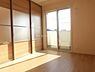 洋室：スライドスクリーンで暗くなりにくい！