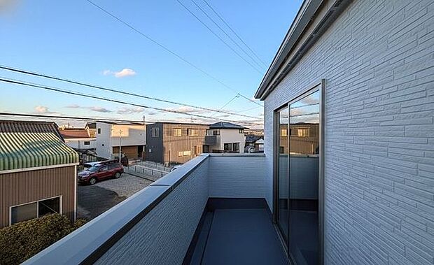 ＊北東側バルコニー＊