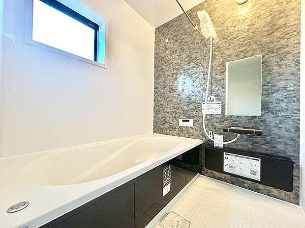 【浴室乾燥機】浴室暖房付なので洗濯物を乾かしたり、冬場の浴室でも快適に過ごせます！