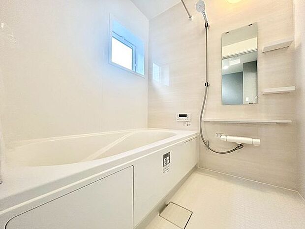 【浴室乾燥機】浴室暖房付なので洗濯物を乾かしたり、冬場の浴室でも快適に過ごせます！