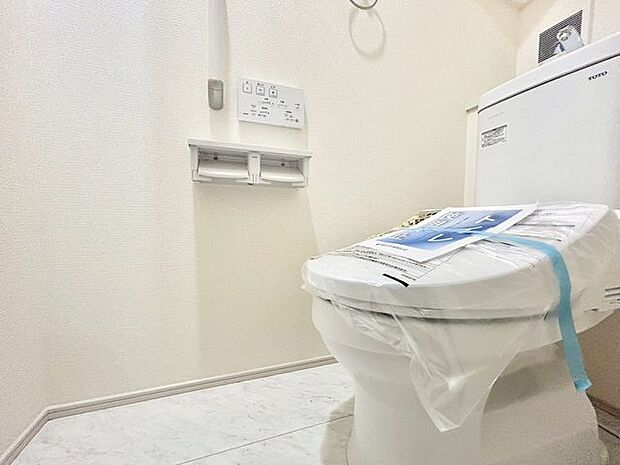 【トイレ】トイレは1階と2階それぞれに配置されていてとても便利です！