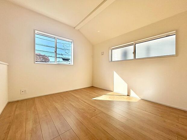 【洋室】全居室に収納を完備しておりますので、自分好みのお部屋にカスタマイズ可能です！