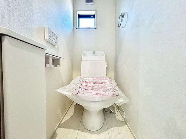 【トイレ】清潔感のある快適なトイレです。毎日気持ちよく使えます。