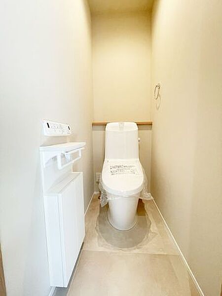 【トイレ】清潔感のある快適なトイレです。毎日気持ちよく使えます。