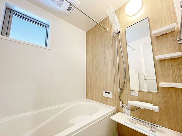 【バス】一日の疲れを癒す、家族みんなのリラックス空間。心も体もほっとするバスタイムを過ごせます。