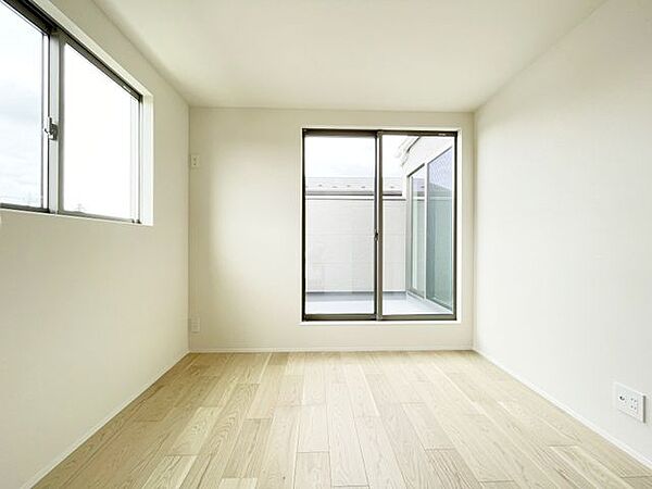 【洋室】2面採光で明るい室内になっており、風通しも良く居心地の良い空間です！