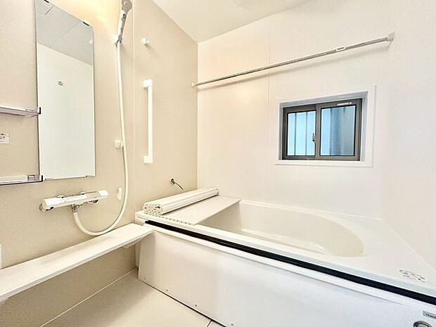 【浴室乾燥機】浴室暖房付なので洗濯物を乾かしたり、冬場の浴室でも快適に過ごせます!