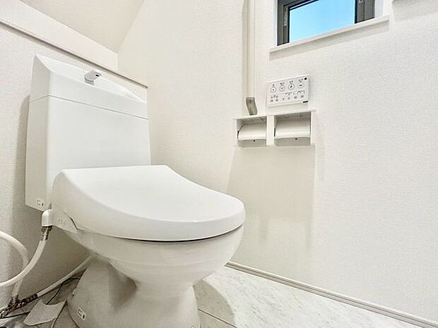 【トイレ】トイレは1階と2階それぞれに配置されていてとても便利です!