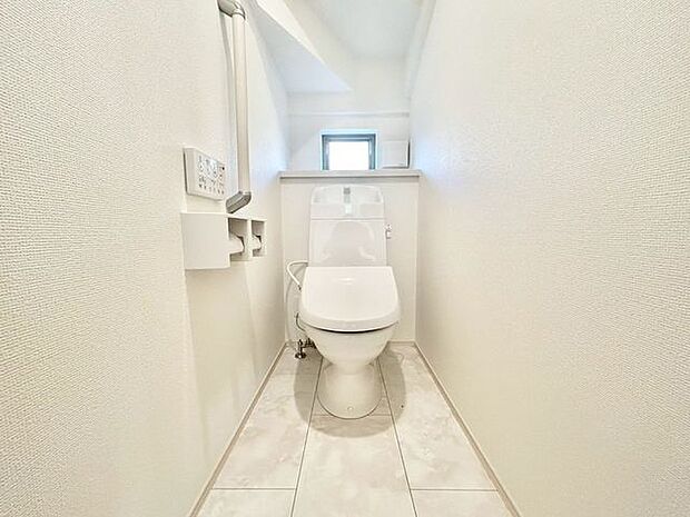 【トイレ】トイレは1階と2階それぞれに配置されていてとても便利です!