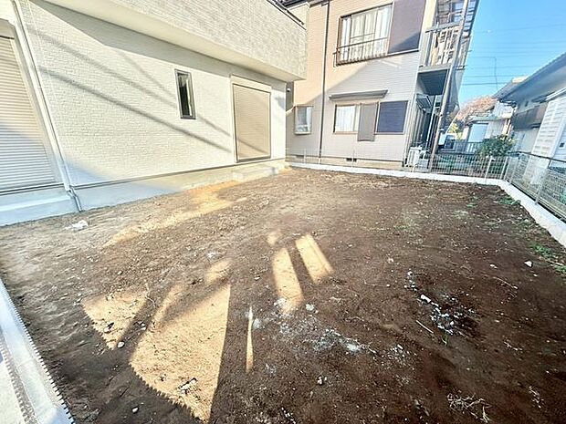 【お庭】家族で遊べる広々としたお庭です。ガーデニングやBBQにも最適です!