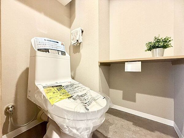 【トイレ】清潔感のある快適なトイレです。毎日気持ちよく使えます。