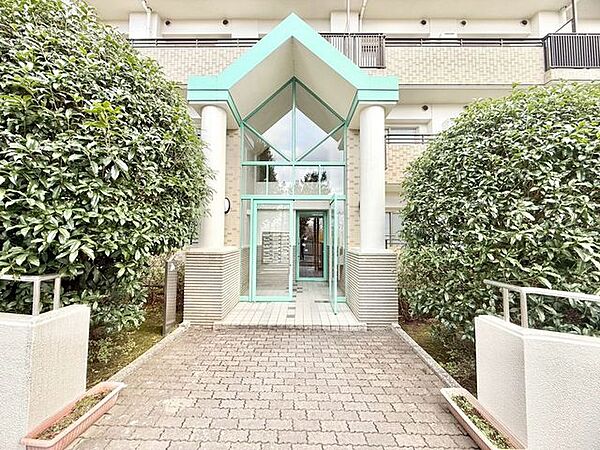 【エントランス】洗練されたエントランスが、毎日の暮らしを心地よく迎えます。