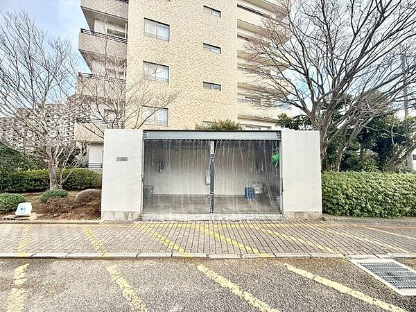 【ゴミ置き場】使いやすさに配慮した共用ゴミ置場で、常に清潔に保たれています。