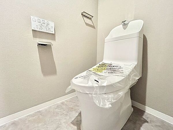 【トイレ】清潔感のある快適なトイレです。毎日気持ちよく使えます。