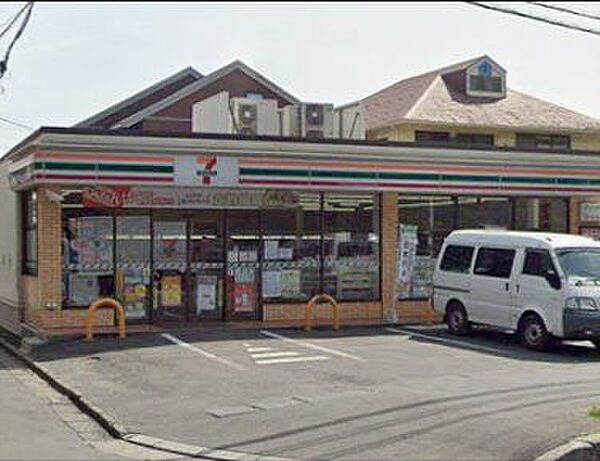 「セブンイレブン京成大久保店」まで10m (徒歩1分)急な買い物はもちろん、ATM利用や公共料金の支払いなどにご利用いただけます。