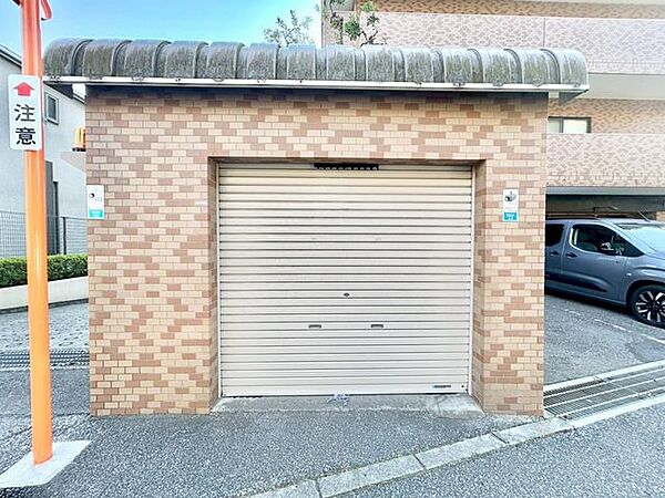 【ゴミ置き場】使いやすさに配慮した共用ゴミ置場で、常に清潔に保たれています。