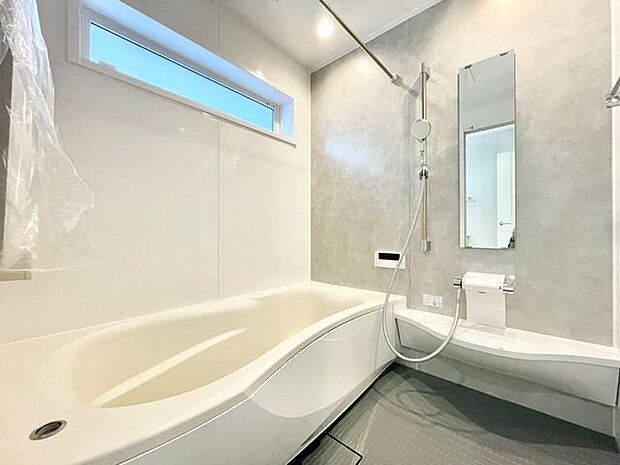 【浴室乾燥機】洗濯物が乾く便利な浴室乾燥機付きで、雨の日も安心です!