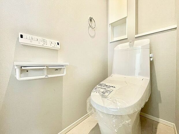 【トイレ】清潔感のある快適なトイレです。毎日気持ちよく使えます。