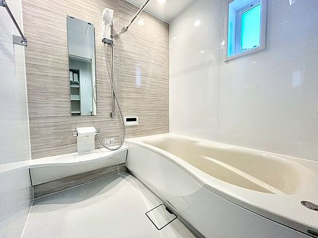 【浴室乾燥機】洗濯物が乾く便利な浴室乾燥機付きで、雨の日も安心です!