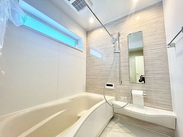 【浴室乾燥機】洗濯物が乾く便利な浴室乾燥機付きで、雨の日も安心です!