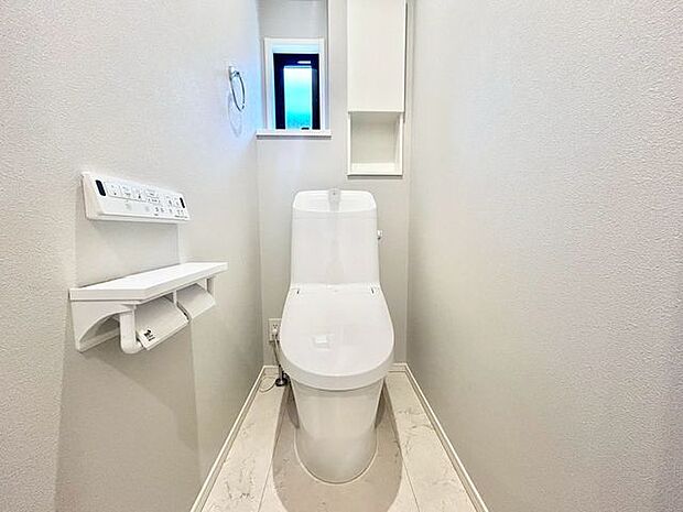 【トイレ】清潔感のある快適なトイレです。毎日気持ちよく使えます。