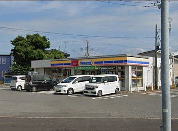 「ミニストップ印西草深店」まで400m (徒歩5分)急な買い物はもちろん、ATM利用や公共料金の支払いなどにご利用いただけます。