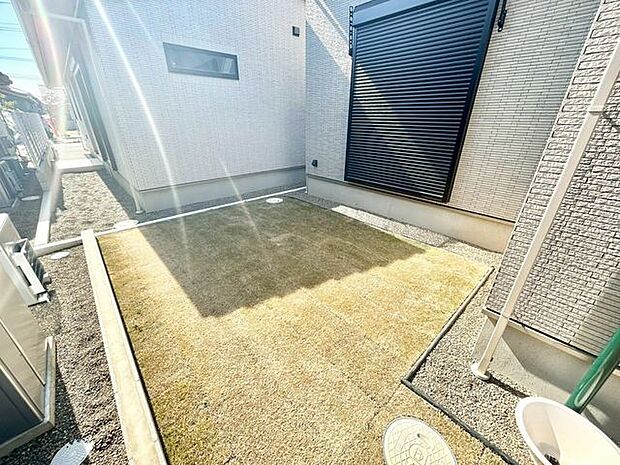 【お庭】家族で使える広々としたお庭です。ガーデニングやBBQにも最適です!