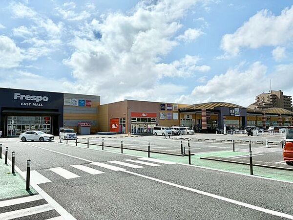 「フレスポ稲毛」まで2970m (徒歩38分)日々のまとめ買いや休日の買い物にも！家族で一日中楽しめる大型施設です。