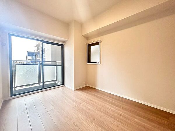 【洋室】全居室に収納を完備しておりますので、自分好みのお部屋にカスタマイズ可能です！