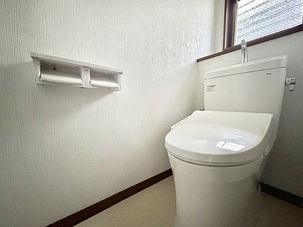 【トイレ】トイレは1階と2階それぞれに配置されていてとても便利です！