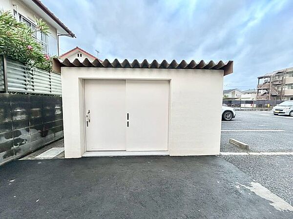 【ゴミ置き場】使いやすさに配慮した共用ゴミ置場で、常に清潔に保たれています。