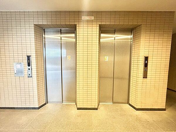 【エレベーター】エレベーターが2基あるので、朝の混み合う時間も快適に外出できます。