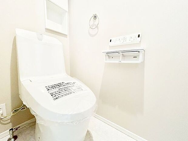 【トイレ】清潔感のある快適なトイレです。毎日気持ちよく使えます。