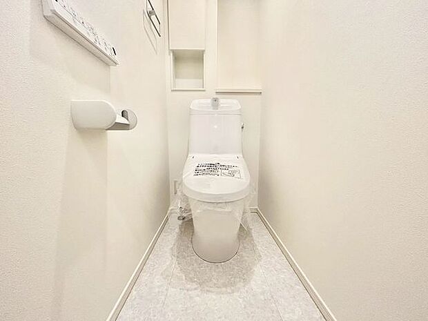 【トイレ】清潔感のある快適なトイレです。毎日気持ちよく使えます。