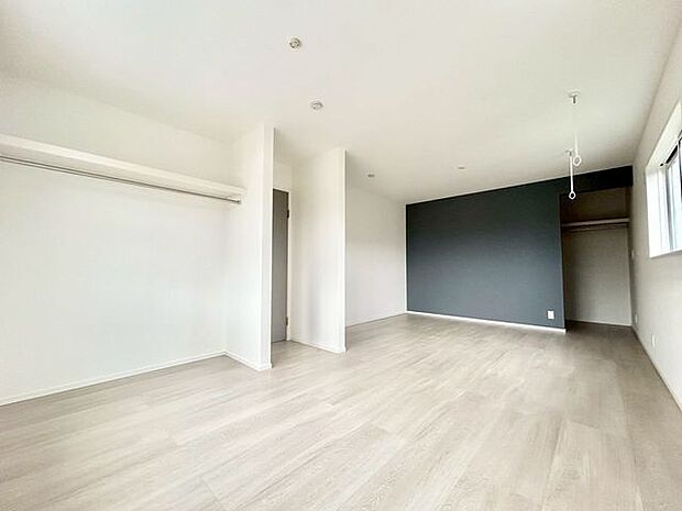 【洋室】全居室に収納を完備しておりますので、自分好みのお部屋にカスタマイズ可能です!