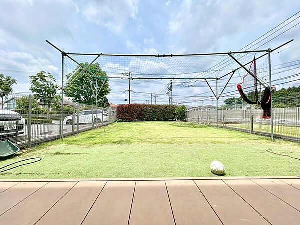 【お庭】家族使える広々としたお庭です。お子様の遊びやスポーツの練習にも最適です！