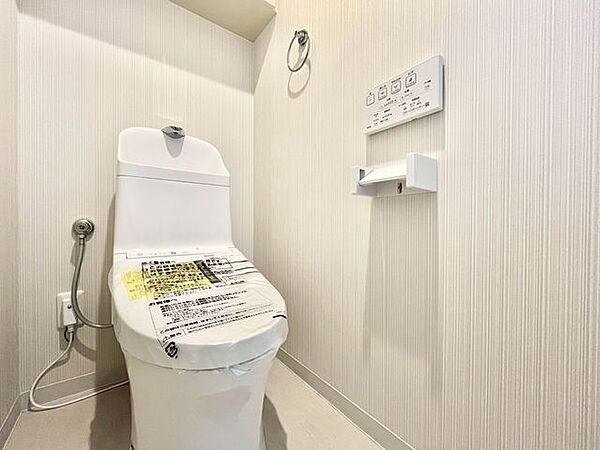 【トイレ】清潔感のある快適なトイレです。毎日気持ちよく使えます。