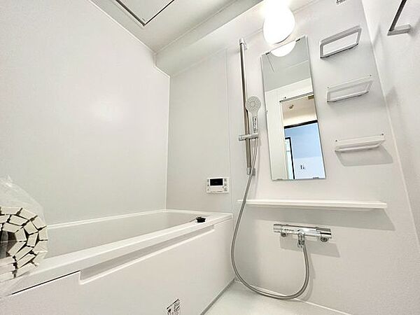 【バス】一日の疲れを癒す、家族みんなのリラックス空間。心も体もほっとするバスタイムを過ごせます。