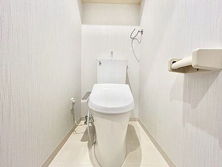 【トイレ】清潔感のある快適なトイレです。毎日気持ちよく使えます。