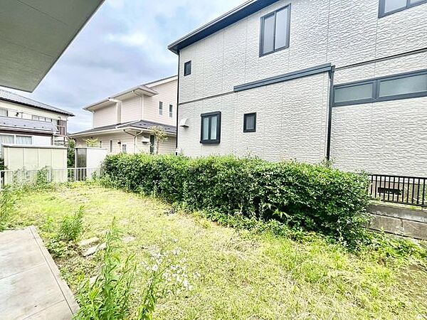 【お庭】家族で使える広々としたお庭です。ガーデニングやBBQにも最適です！