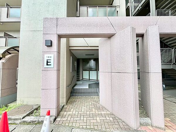 【エントランス】洗練されたエントランスが、毎日の暮らしを心地よく迎えます。