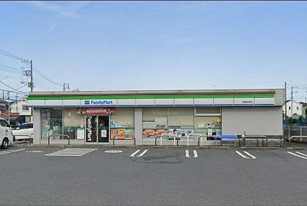 「ファミリーマート若葉若松町店」まで390m (徒歩5分)急な買い物はもちろん、ATM利用や公共料金の支払いなどにご利用いただけます。