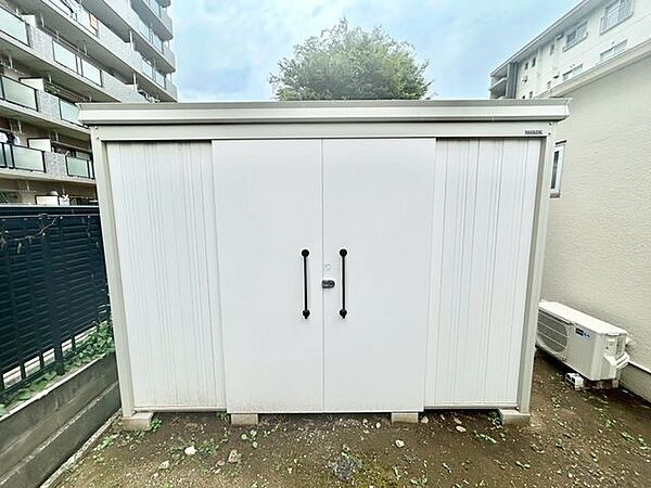 【ゴミ置き場】使いやすさに配慮した共用ゴミ置場で、常に清潔に保たれています。