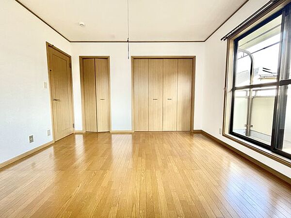【洋室】全居室に収納を完備しておりますので、自分好みのお部屋にカスタマイズ可能です！
