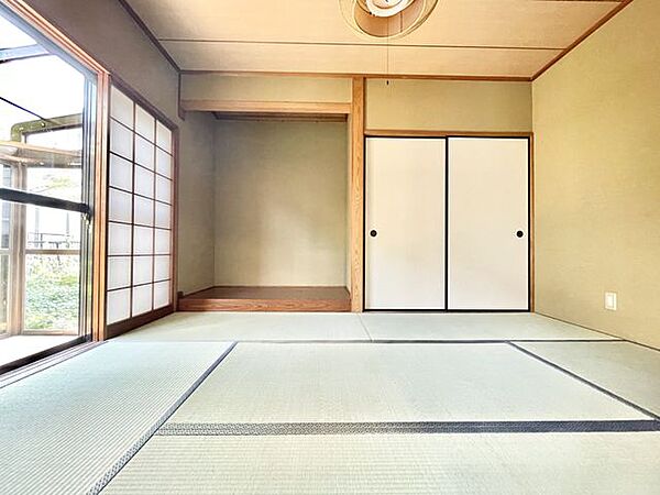 【和室】客間や小さいお子様を遊ばせる場所として重宝されるスペースです。