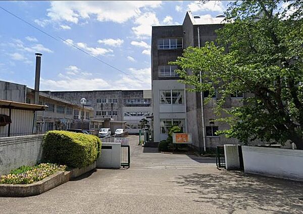 「四街道市立八木原小学校」まで1410m (徒歩18分)