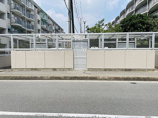 【ゴミ置き場】使いやすさに配慮した共用ゴミ置場で、常に清潔に保たれています。