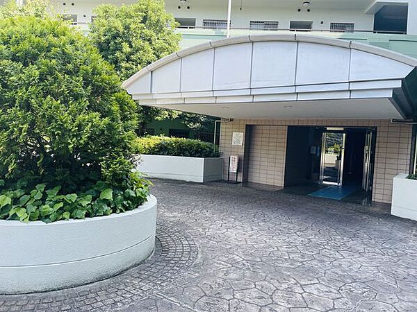 【エントランス】洗練されたエントランスが、毎日の暮らしを心地よく迎えます。